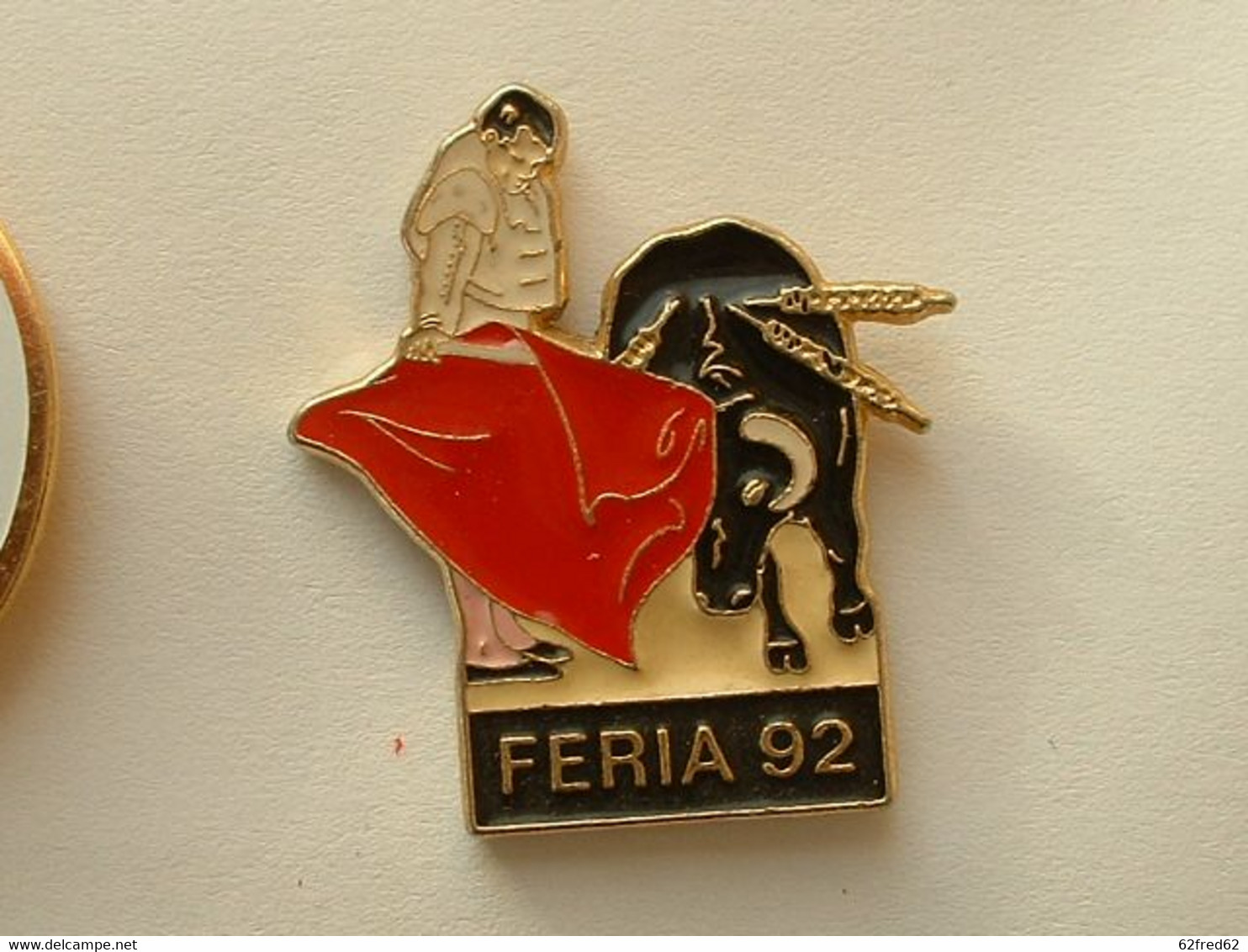 PIN'S FERIA 92 - TAUREAU - Animaux