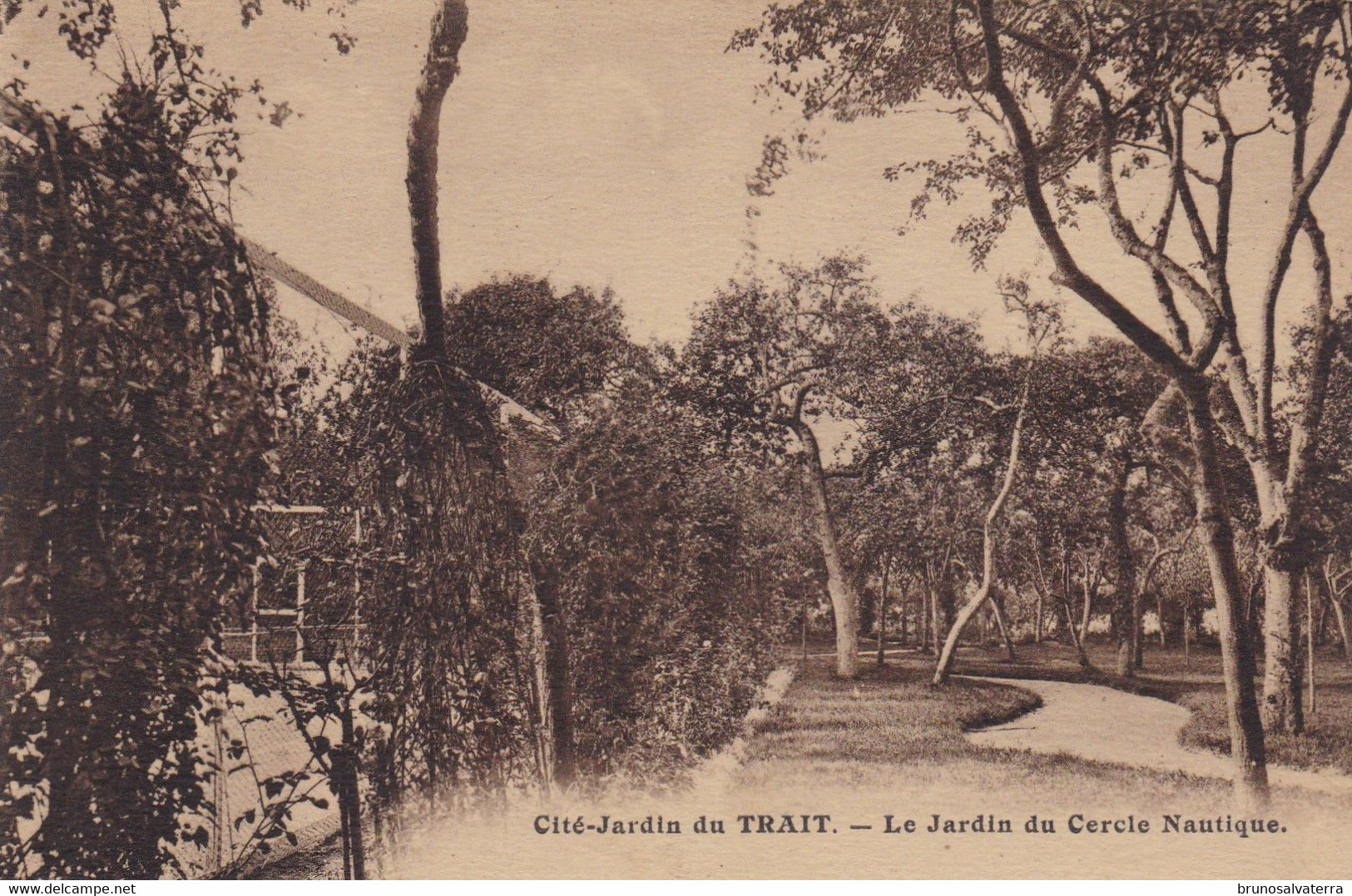 LE TRAIT - Cité-Jardin - Le Jardin Du Cercle Nautique - Très Bon état - Le Trait