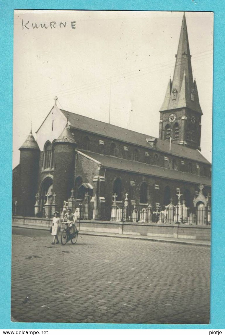 * Kuurne (Kortrijk) * (Carte Photo - Fotokaart Gevaert) Kerk, Church, Kirche, église, Animée, Vélo, Cimetière, Old - Kuurne