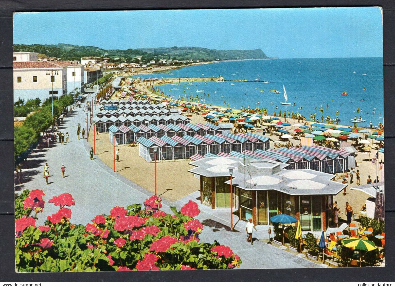 FANO - CARTOLINA FG SPEDITA NEL 1962 - PASSEGGIATA A MARE E SPIAGGIA - ANIMATA - Fano