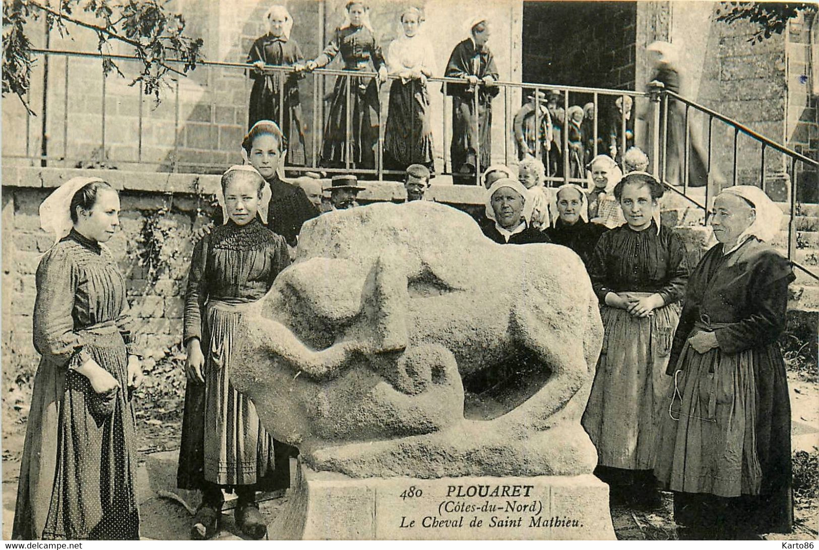 Plouaret * Le Cheval De St Mathieu * Femmes Du Pays En Coiffe - Plouaret