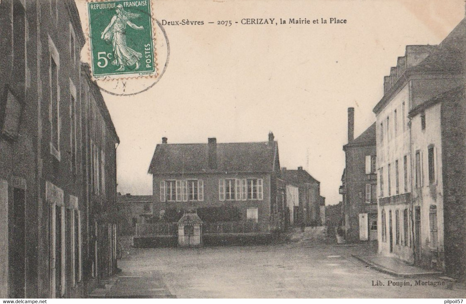 79 - CERISAY - La Mairie Et La Place - Cerizay