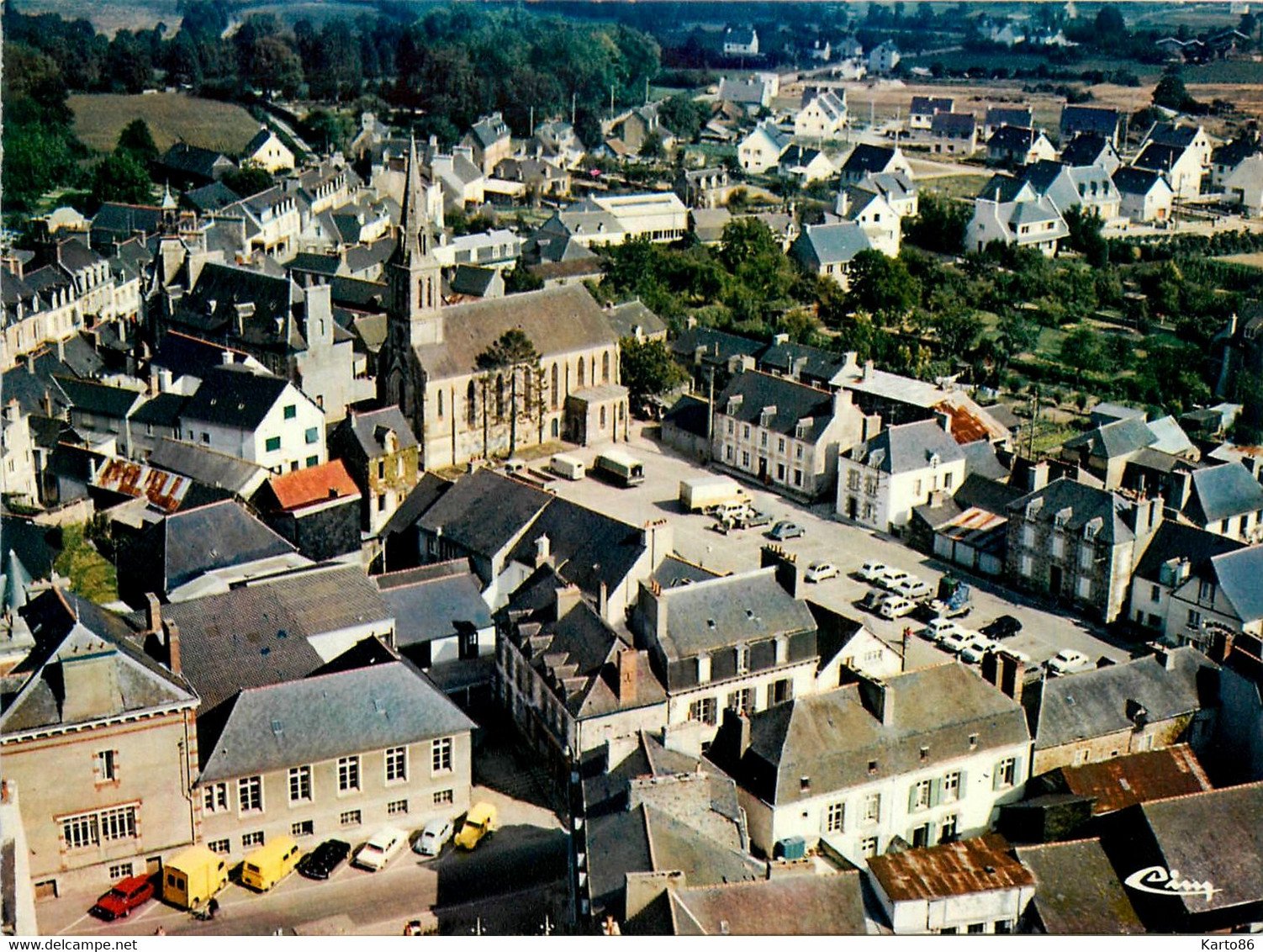 Loudéac * Vue Aérienne Sur La Place Notre Dame - Loudéac