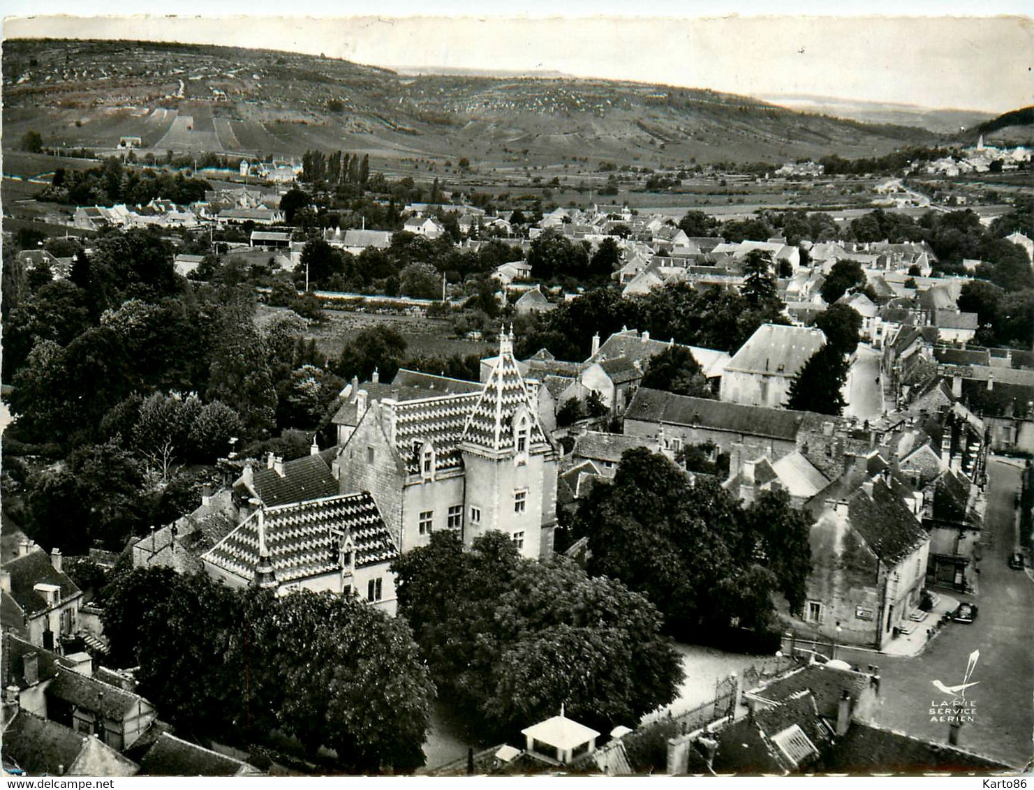 Meursault * Vue Aérienne Sur L'hôtel De Ville Et La Poste - Meursault