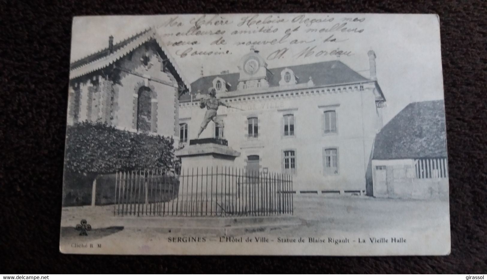 CPA SERGINES YONNE 89 L HOTEL DE VILLE STATUE DE BLAISE RIGAULT LA VIEILLE HALLE  CLICHE R M TREFLE CCCC - Sergines