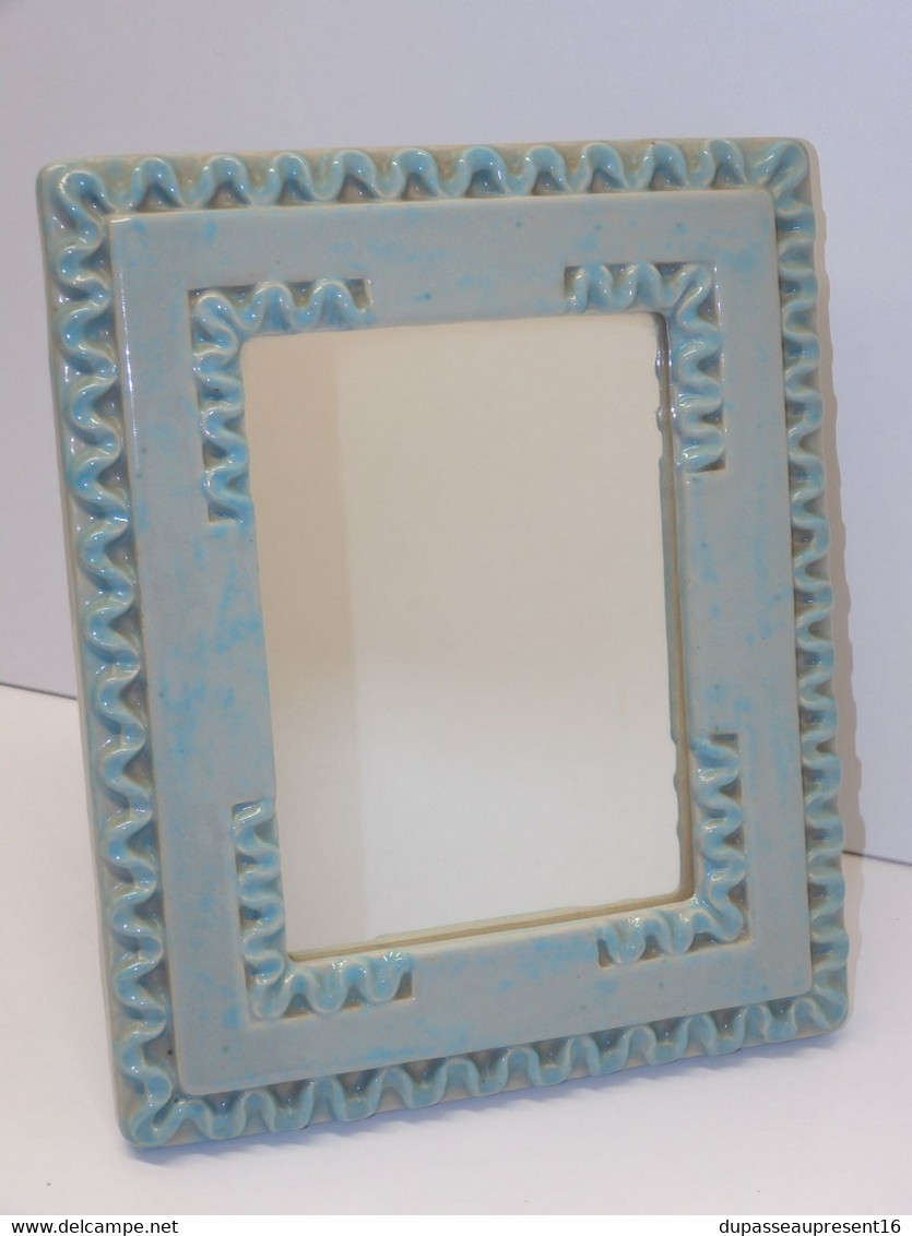 *JOLI CADRE MIROIR CERAMIQUE BLEUE à poser avec décor tortillons VINTAGE XXe  E