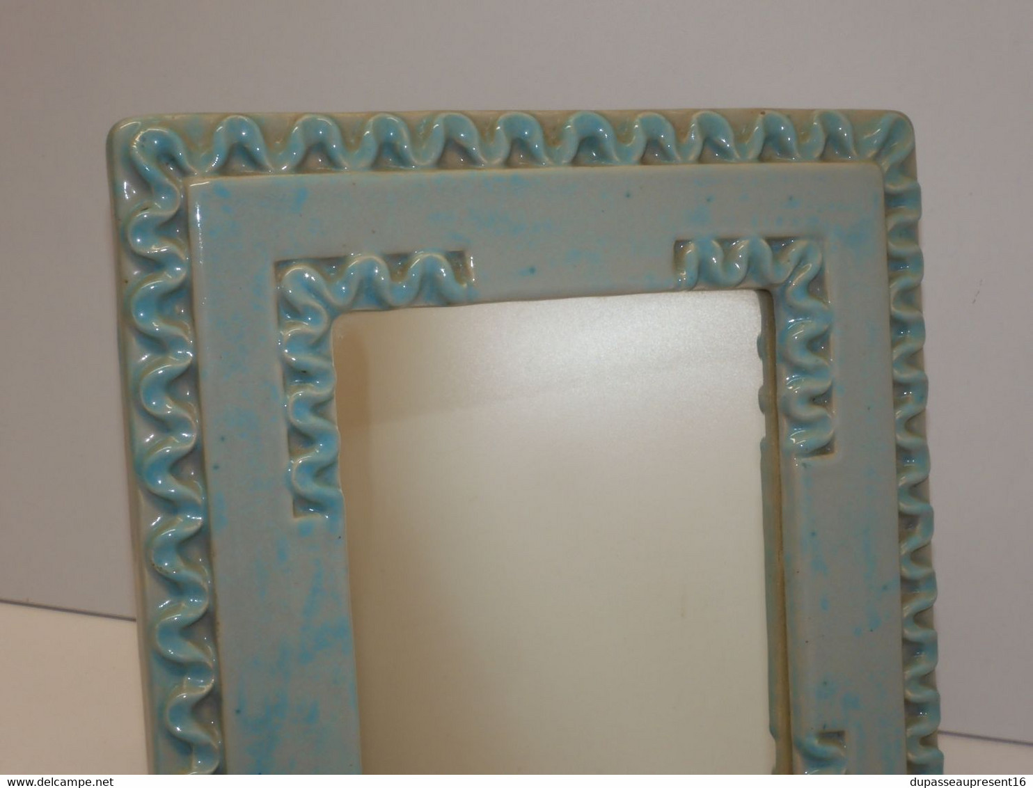 *JOLI CADRE MIROIR CERAMIQUE BLEUE à poser avec décor tortillons VINTAGE XXe  E