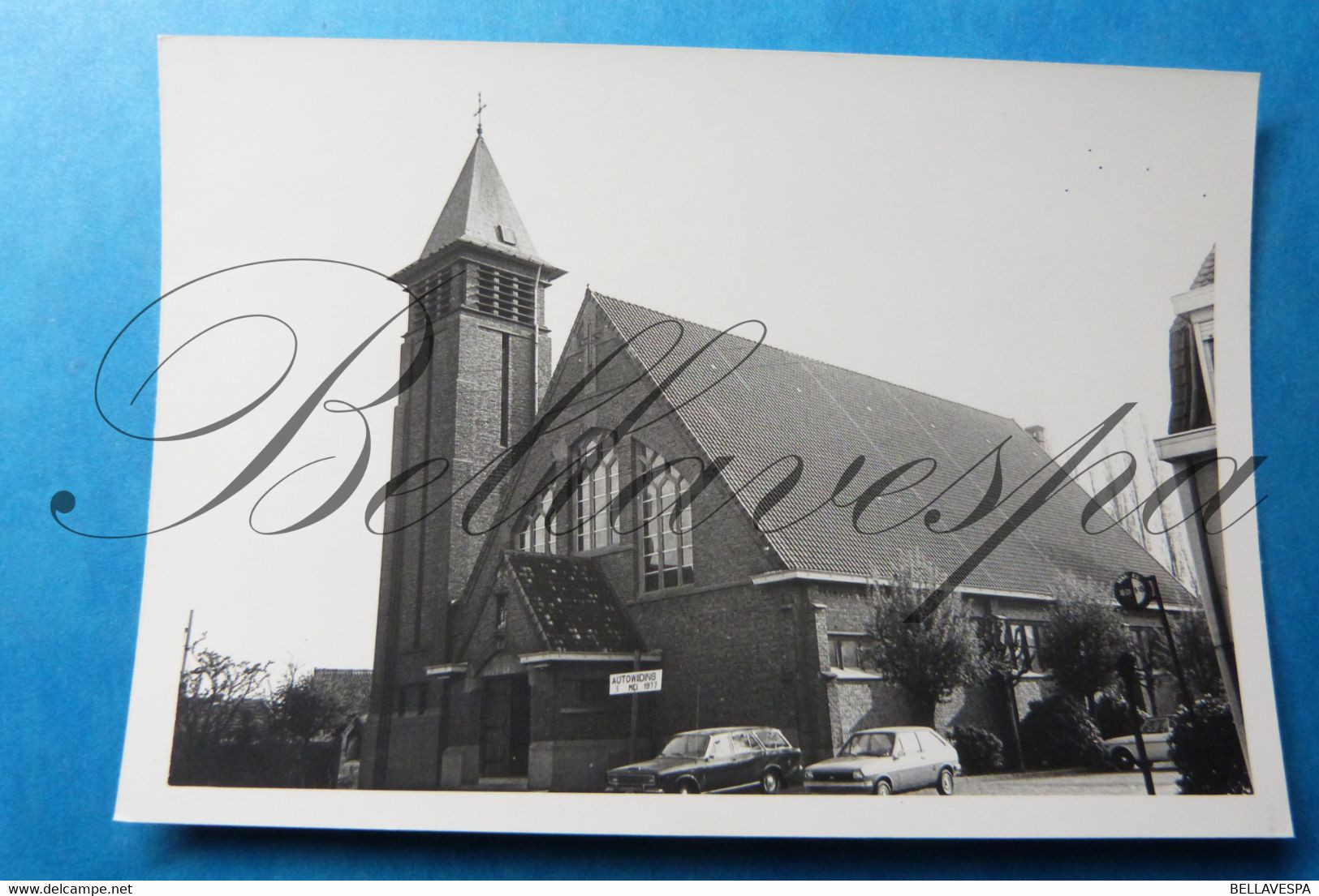 Wervik Pionierspark  Kerk St Jozef  Photo Prive Opname 30-04-1977 - Wervik