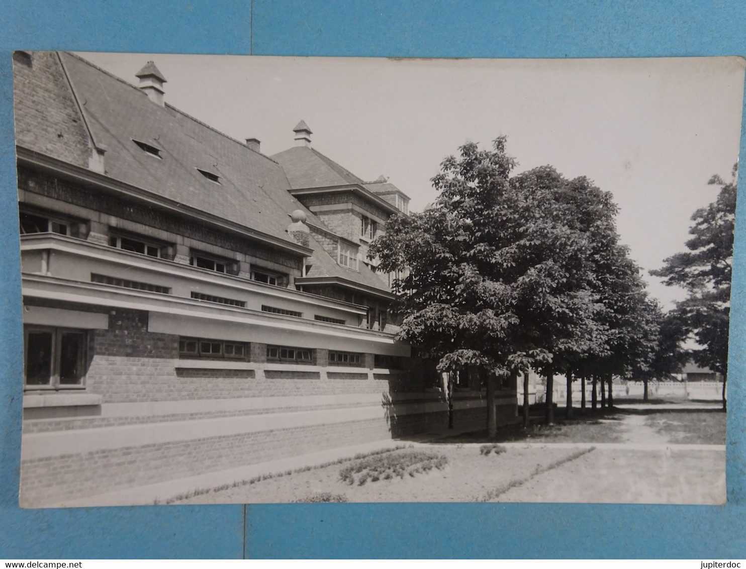 Ecole Moyenne De L'Etat De Pecq Un Coin De La Cour Des Filles. A Gauche, Le Bâtiment Du Gymnase - Pecq