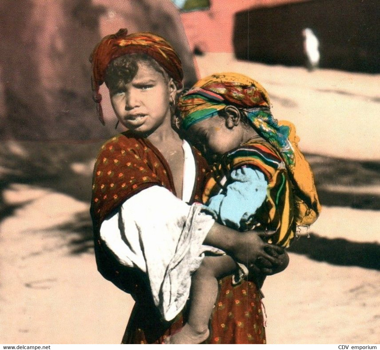 ALGERIE PETITES FILLES NOMADES CARTE PHOTO DENTELLEE RPPC REAL PHOTO ALGERIA NATIVE GIRL CHILDREN AFRIQUE NORD - Enfants