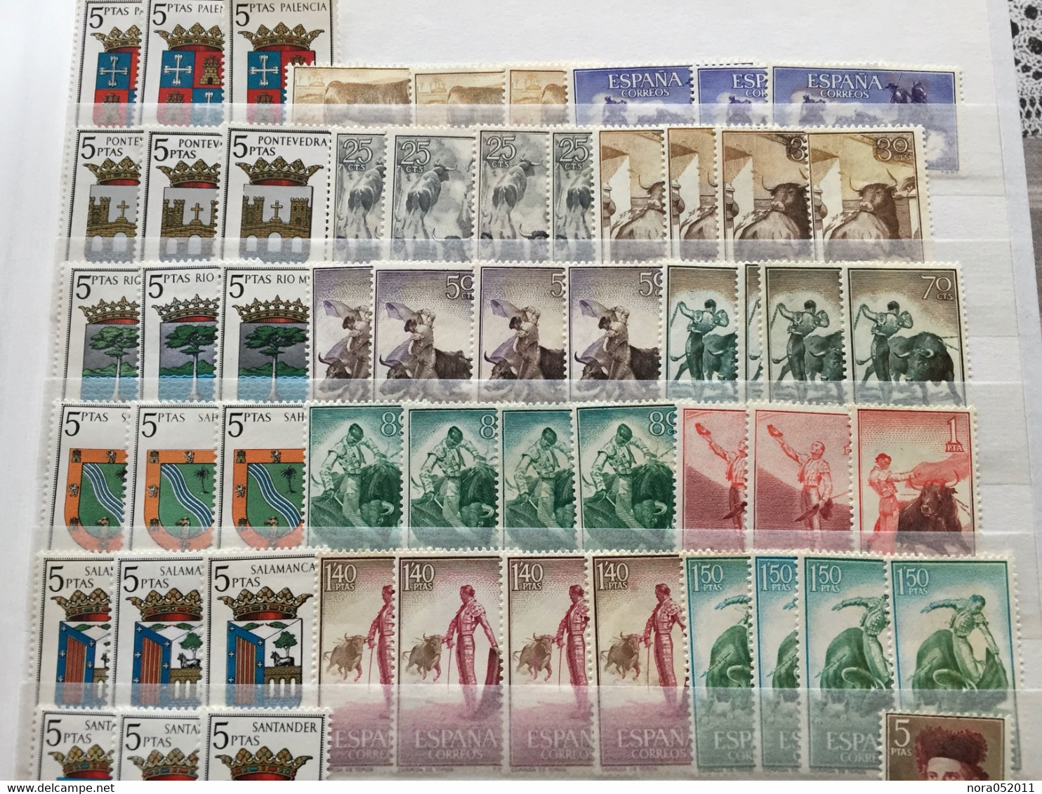 Espagne : Album De 60 Pages De Timbres Et Blocs Année Complète Et Série Par Centaines TOUT EN NEUF** - Colecciones (en álbumes)