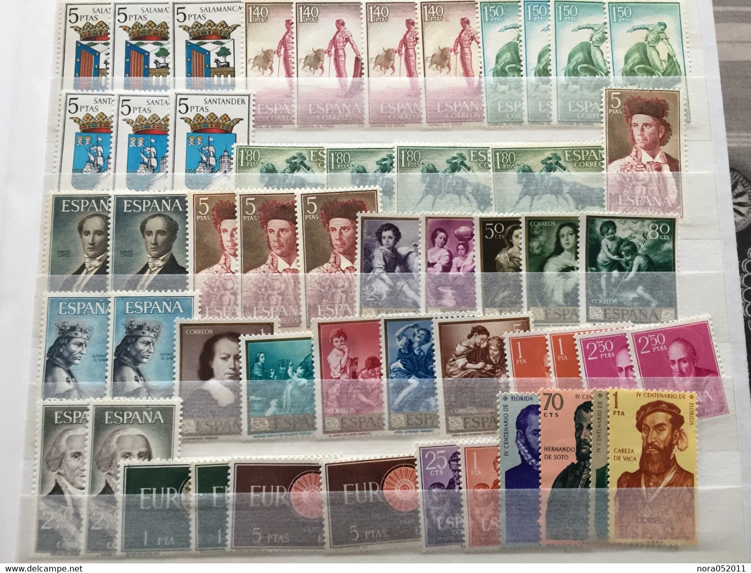 Espagne : Album De 60 Pages De Timbres Et Blocs Année Complète Et Série Par Centaines TOUT EN NEUF** - Verzamelingen (in Albums)