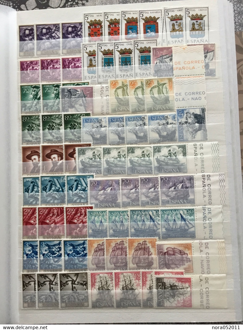 Espagne : Album de 60 pages de timbres et blocs Année complète et Série par centaines TOUT EN NEUF**