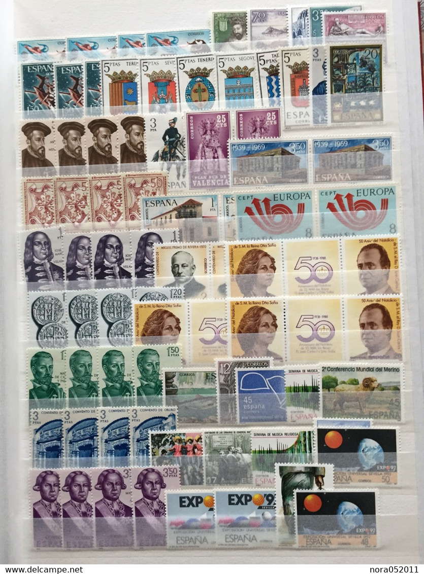 Espagne : Album de 60 pages de timbres et blocs Année complète et Série par centaines TOUT EN NEUF**