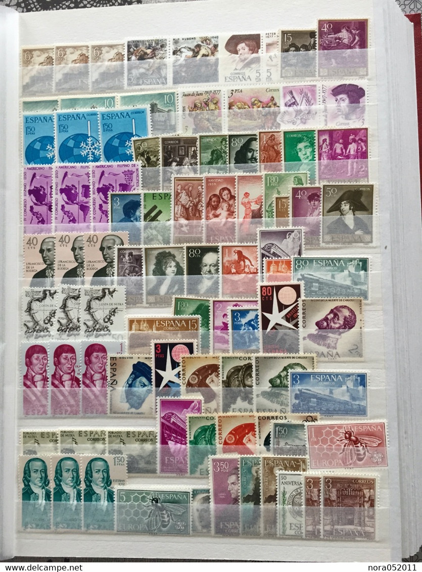 Espagne : Album de 60 pages de timbres et blocs Année complète et Série par centaines TOUT EN NEUF**