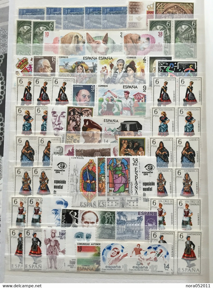 Espagne : Album de 60 pages de timbres et blocs Année complète et Série par centaines TOUT EN NEUF**