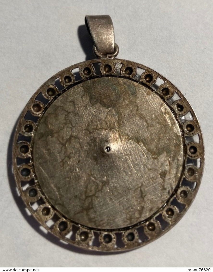 Bijoux , Pendentif : Médaille Coiffe Régionale ? Ancienne . - Anhänger