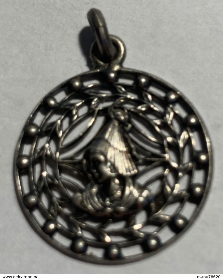 Bijoux , Pendentif : Médaille Coiffe Régionale ? Ancienne . - Anhänger