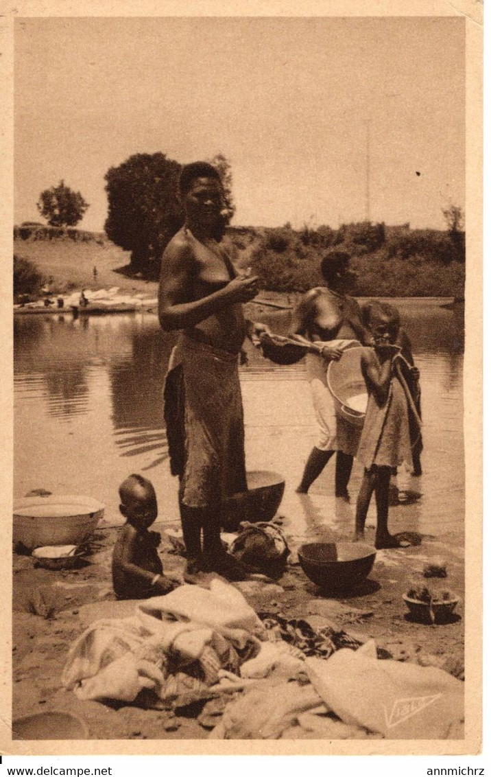 BLANCHISSEUSES SUR LES BORDS DU BAOULE - Côte-d'Ivoire