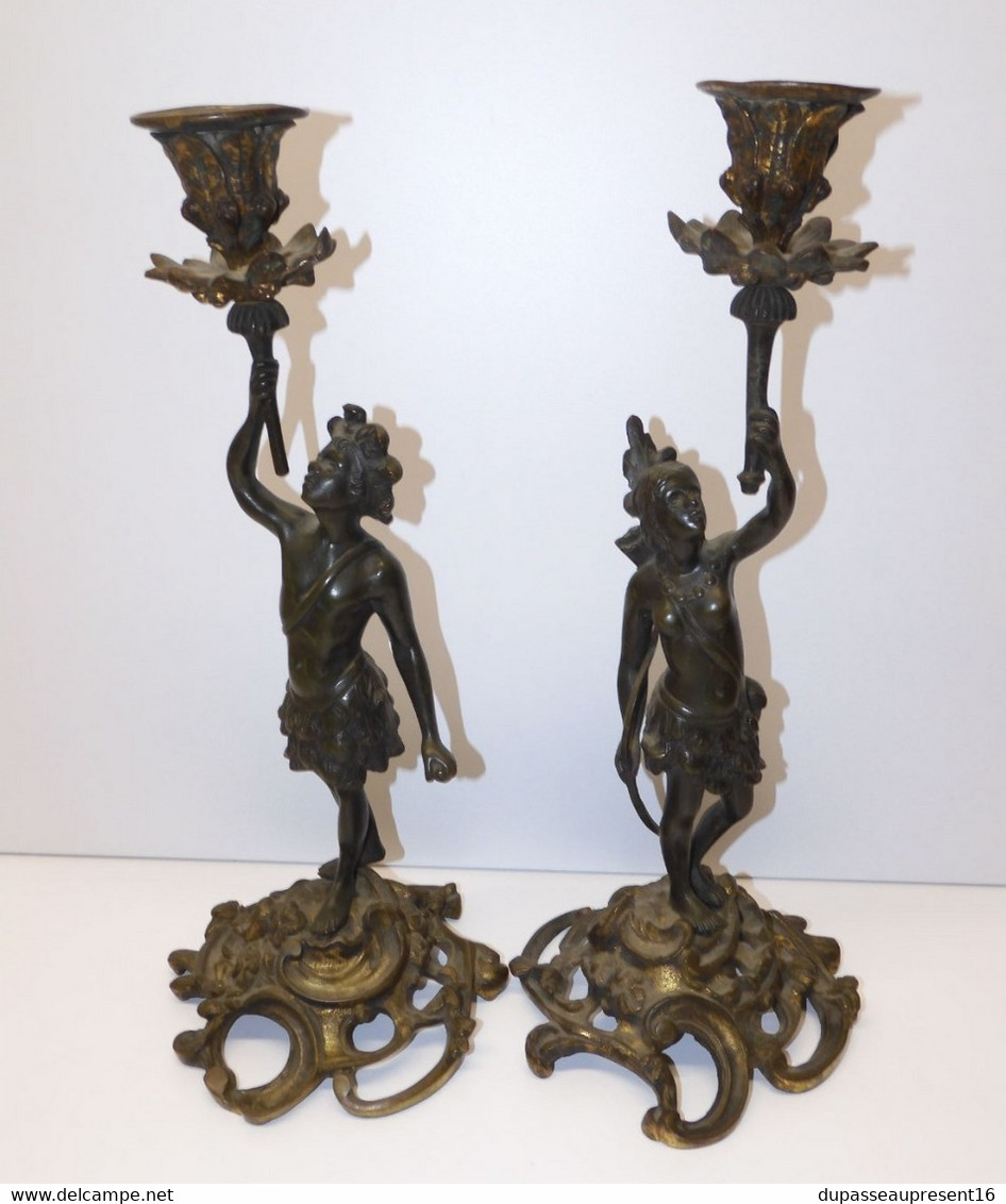 * PAIRE De BOUGEOIRS BRONZE NAPOLEON III XIXe PERSONNAGES INDIENS/AFRICAINS  D - Candeleros, Candelabros Y Palmatorias