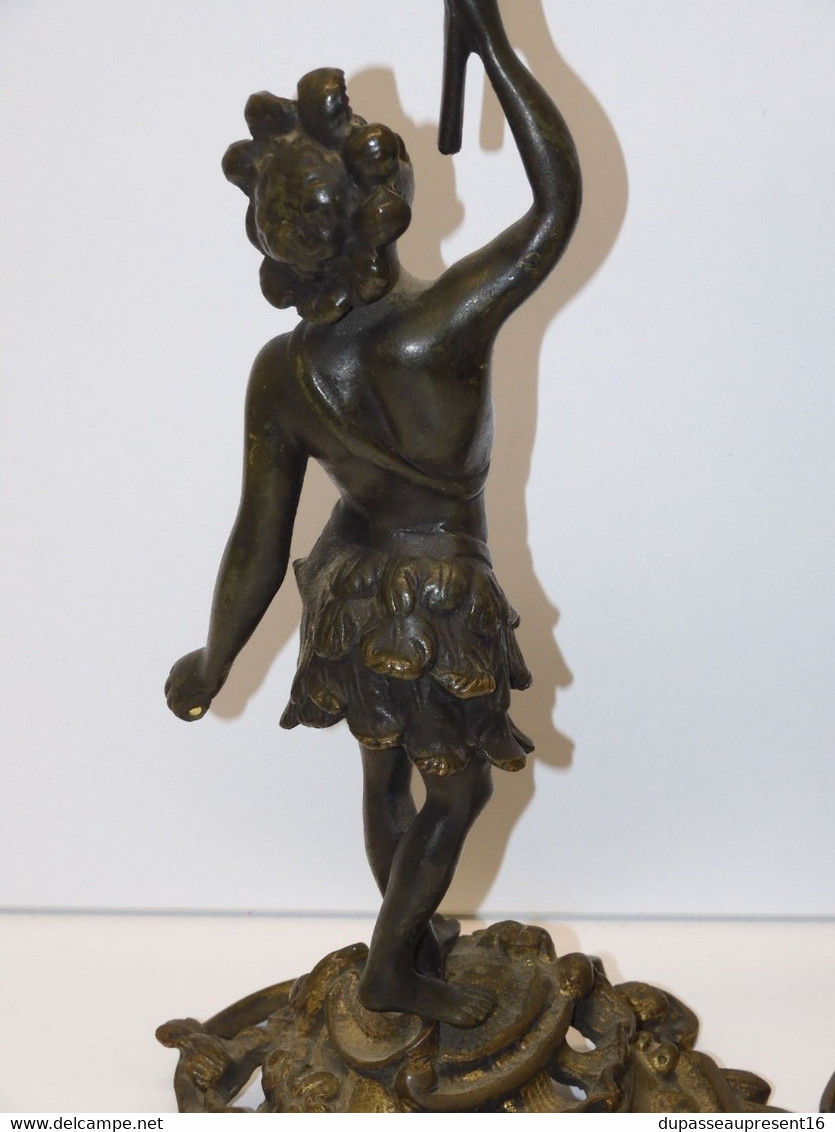 * PAIRE De BOUGEOIRS BRONZE NAPOLEON III XIXe PERSONNAGES INDIENS/AFRICAINS  D - Candelabri E Candelieri