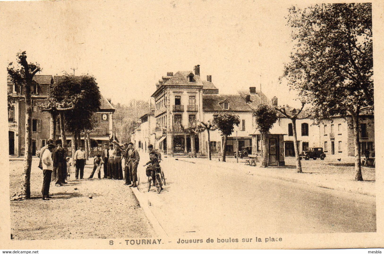 CPA -  TOURNAY  (65)   Joueurs De Boules Sur La Place  (  Pétanque ) - Tournay
