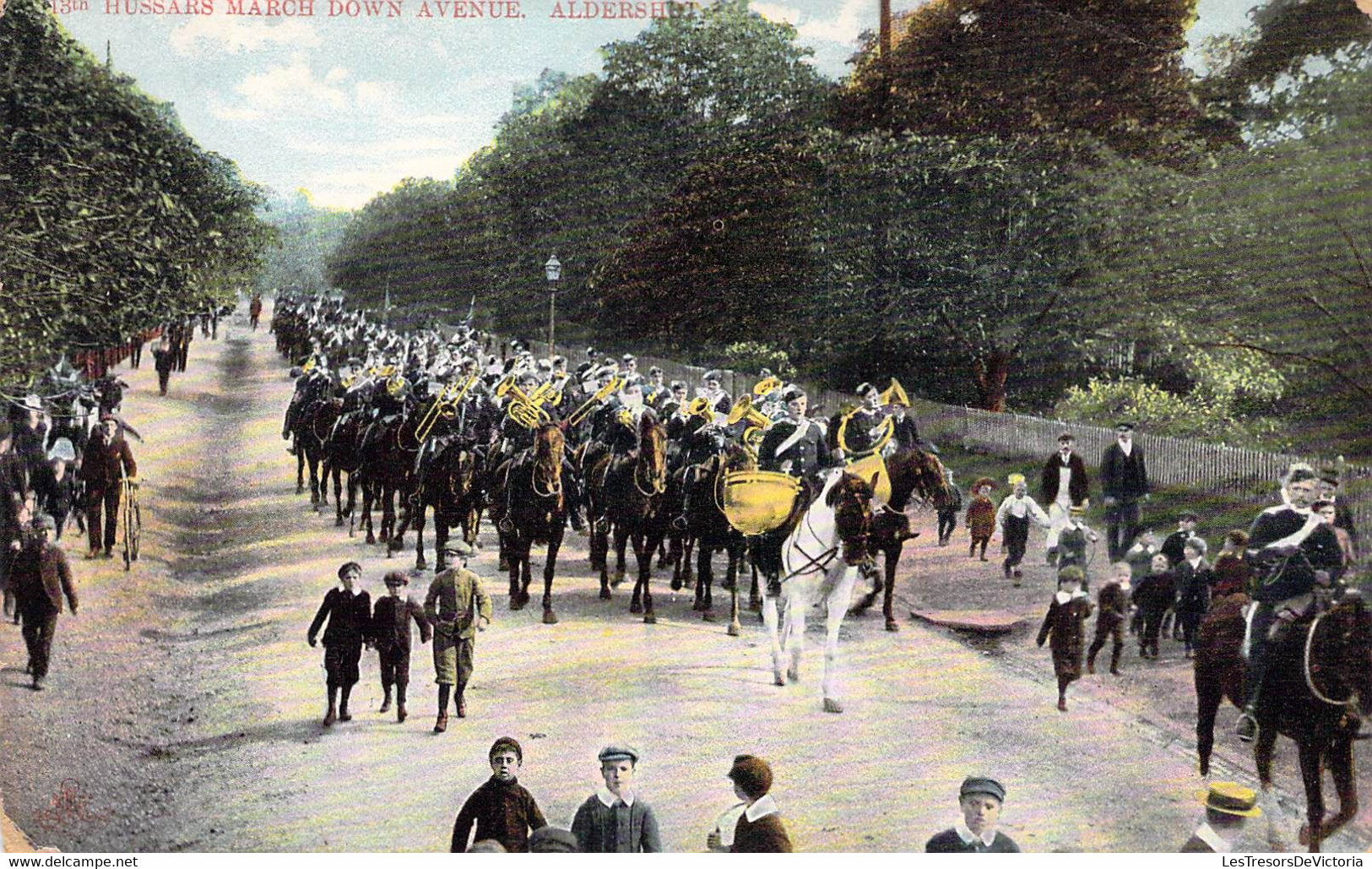 CPA Royaume Unis - Hampshire - Aldershot - Hussars March Down Avenue - M. Ettlinger & Co. - Life In Our Army - Colorisée - Sonstige & Ohne Zuordnung