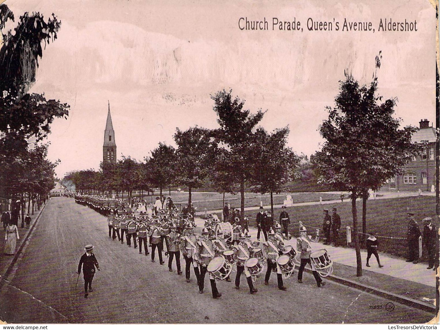 CPA Royaume Unis - Angleterre - Hampshire - Aldershot - Church Parade - Queen's Avenue - Valentine's Series - Oblitérée - Autres & Non Classés