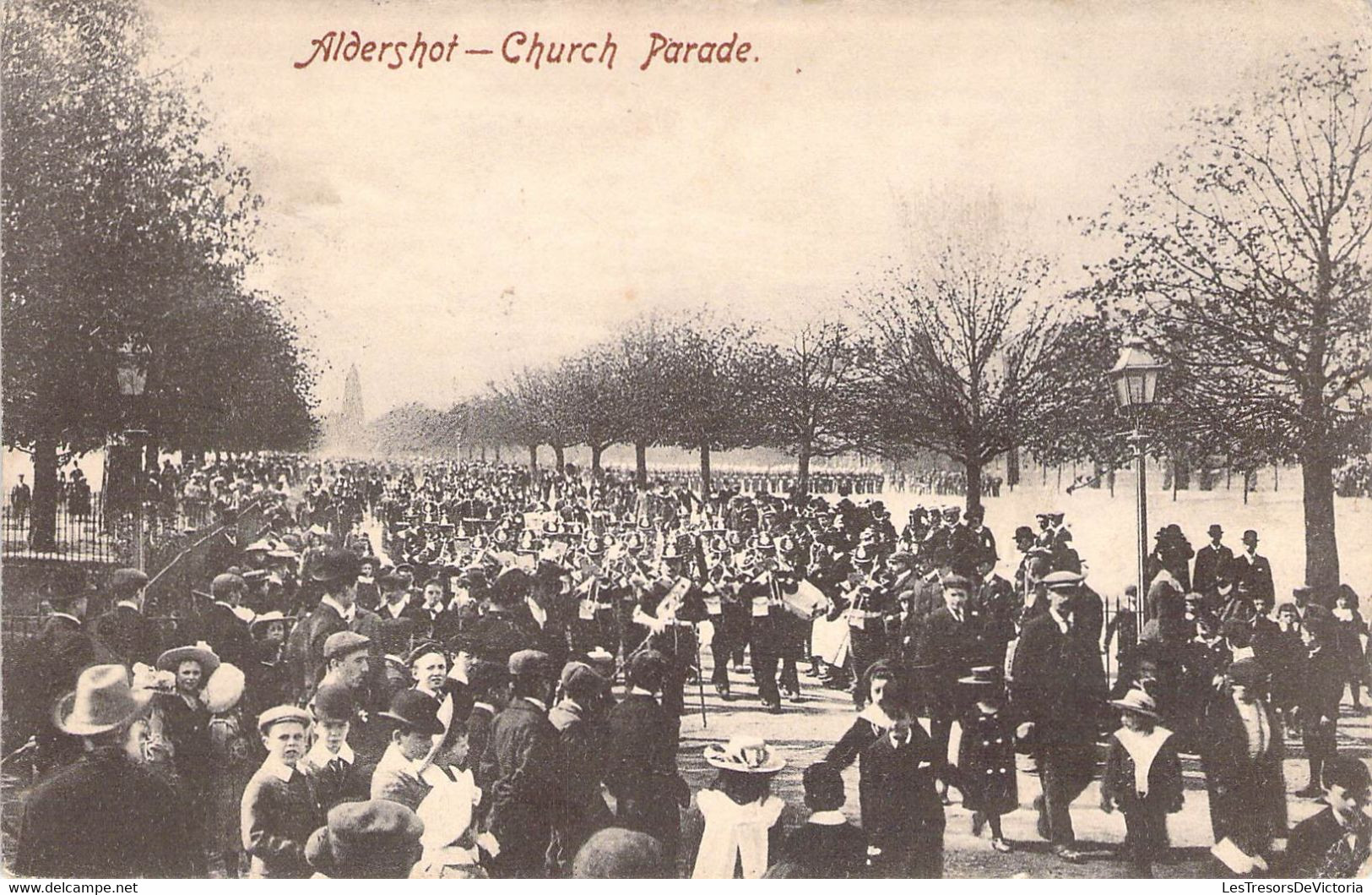 CPA Royaume Unis - Hampshire - Aldershot - Church Parade - Oblitérée 6 Janvier 1905 South Farnborough - Andere & Zonder Classificatie