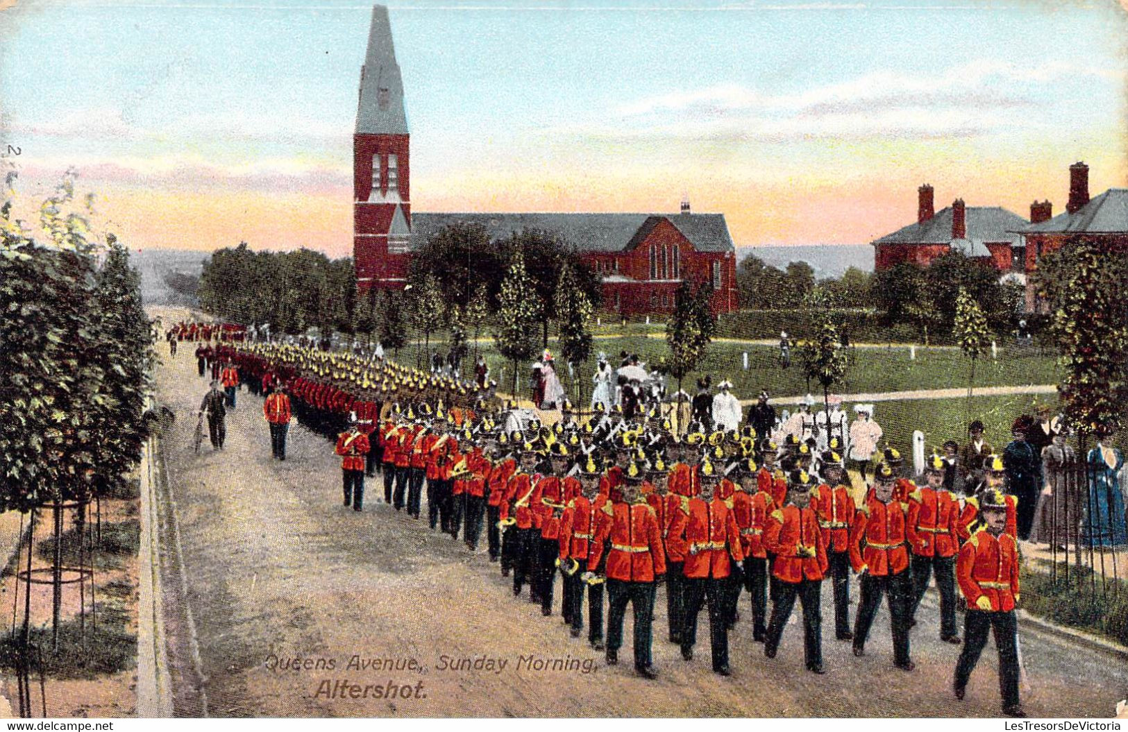 CPA Royaume Unis - Hampshire - Aldershot - Queens Avenue - Sunday Morning - F. Frith & Co. Ltd. Reigate - Colorisée - Autres & Non Classés