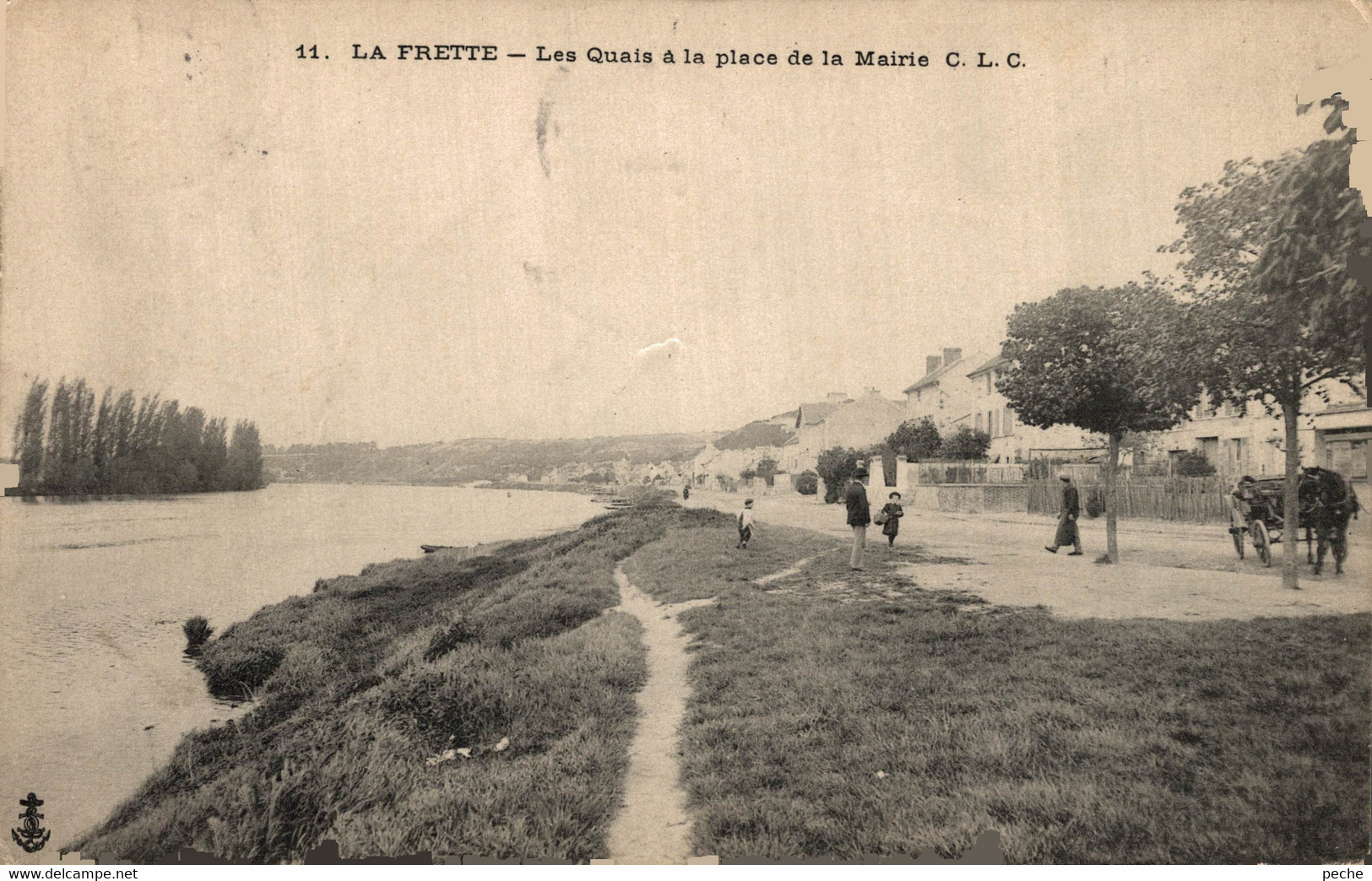 N°101170 -cpa La Frette -les Quais à La Place De La Mairie- - La Frette-sur-Seine