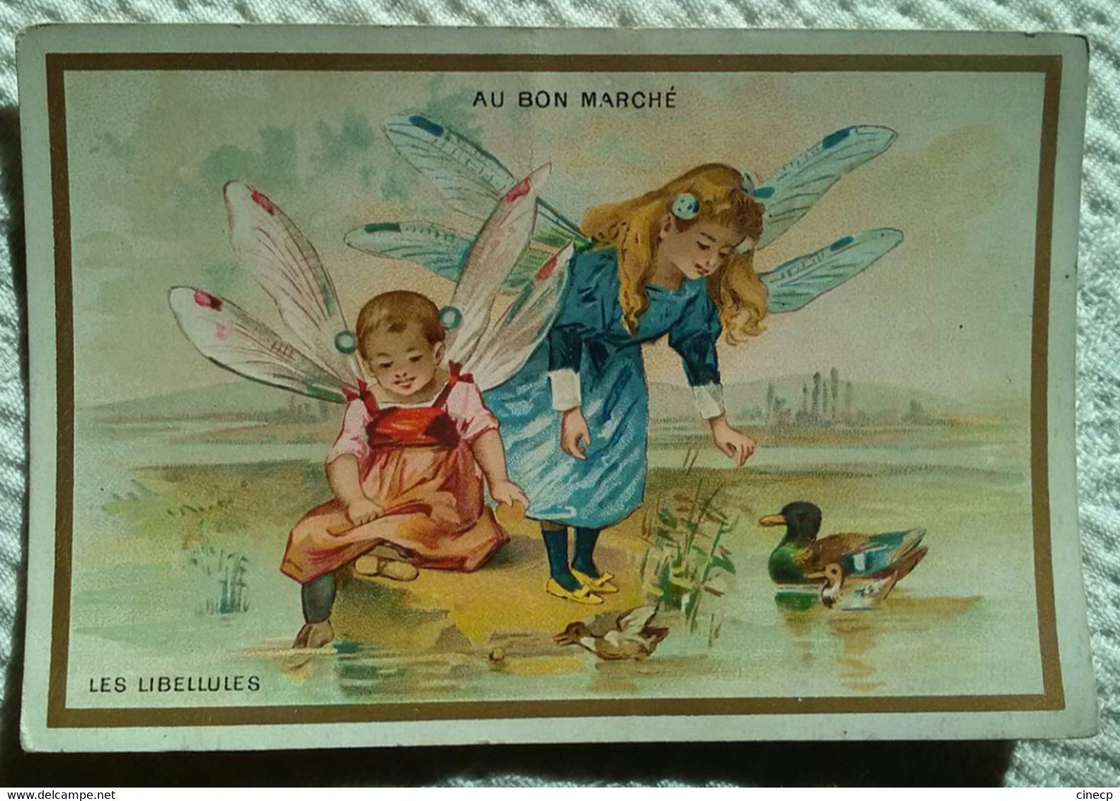 AU BON MARCHE PARIS CHROMO " LES LIBELLULES " Fillette Libellule Au Bord De L'eau Canard Insecte - Au Bon Marché