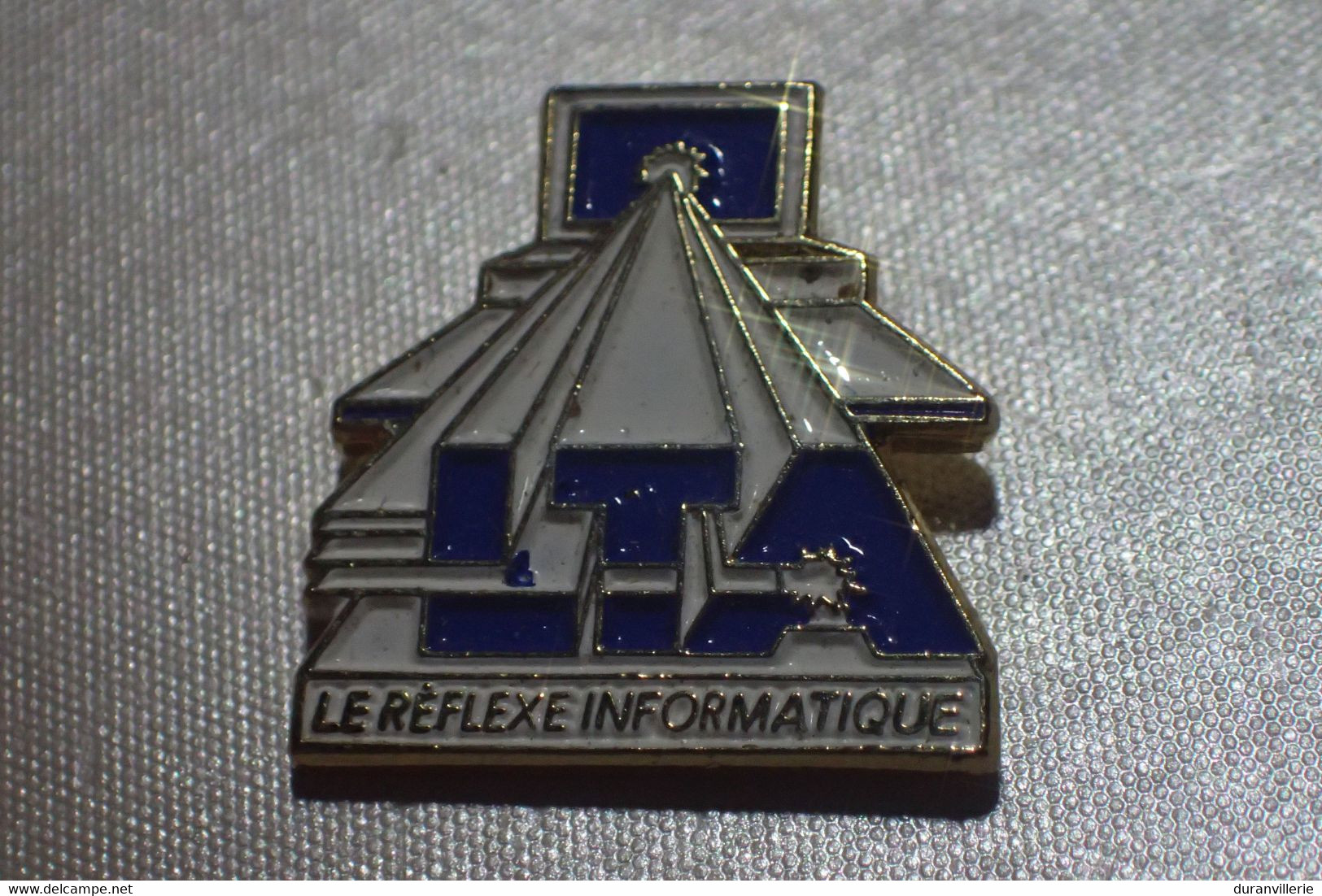 Pin's La Reflexe Informatique , LTA , Saint Ouen - Informatique