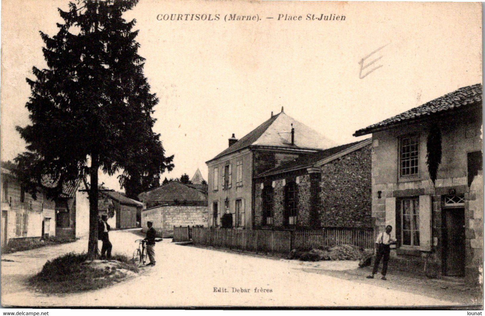 51 COURTISOLS - Place Saint Julien - Courtisols