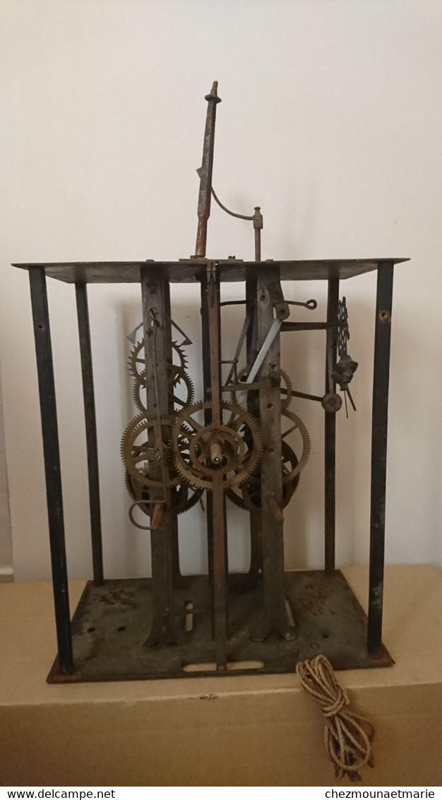 MOUVEMENT HORLOGE COMTOISE CAGE 27 LARGEUR 32 HAUTEUR 14 PROFONDEUR CADRE - Horloges