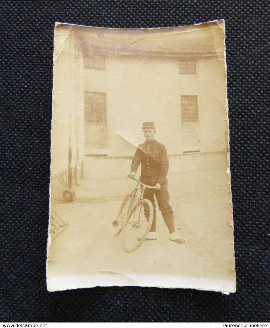 LE CYCLISTE DU COMMANDANT -PHOTOGRAPHIE ORIGINALE  - 1903 - Krieg, Militär