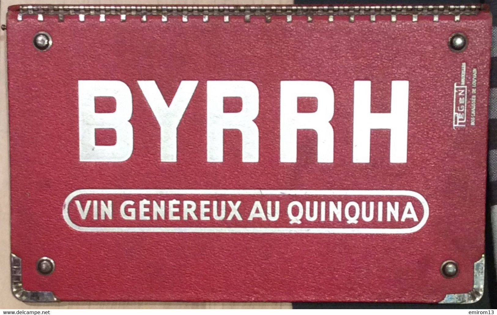 Indicateur Officiel Des Chemins De Fer Classeur à Menus Byrrh Femme Maison Violet Bruxelles Vin Quinquina Thuir [66] - Alkohol