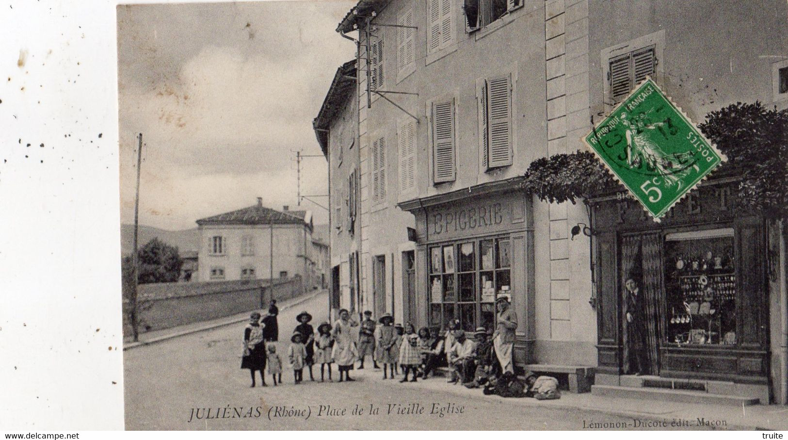 JULIENAS PLACE DE LA VIEILLE EGLISE - Julienas