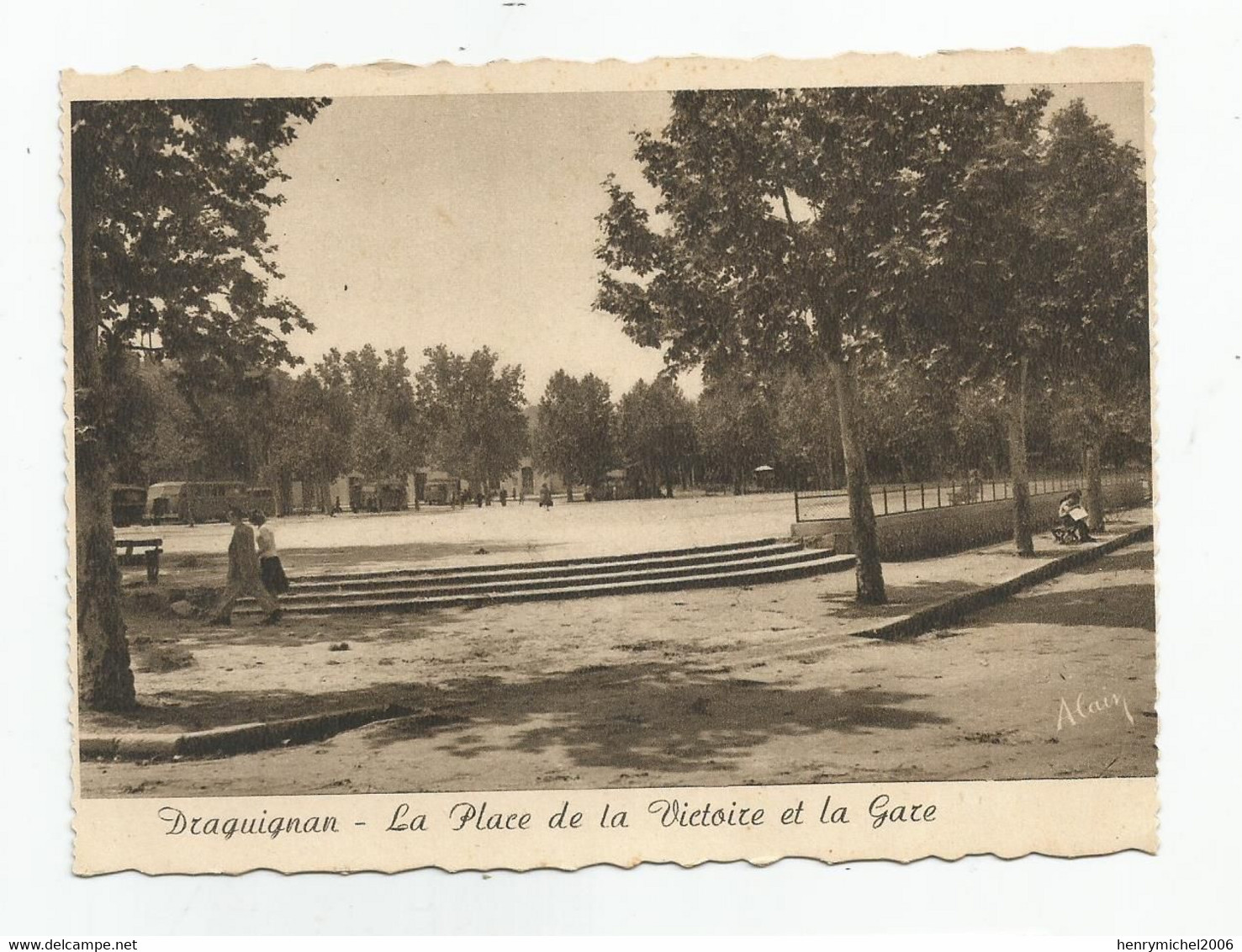 83 Var Draguignan La Place De La Victoire Et La Gare Ed Alain De Bagneux - Draguignan