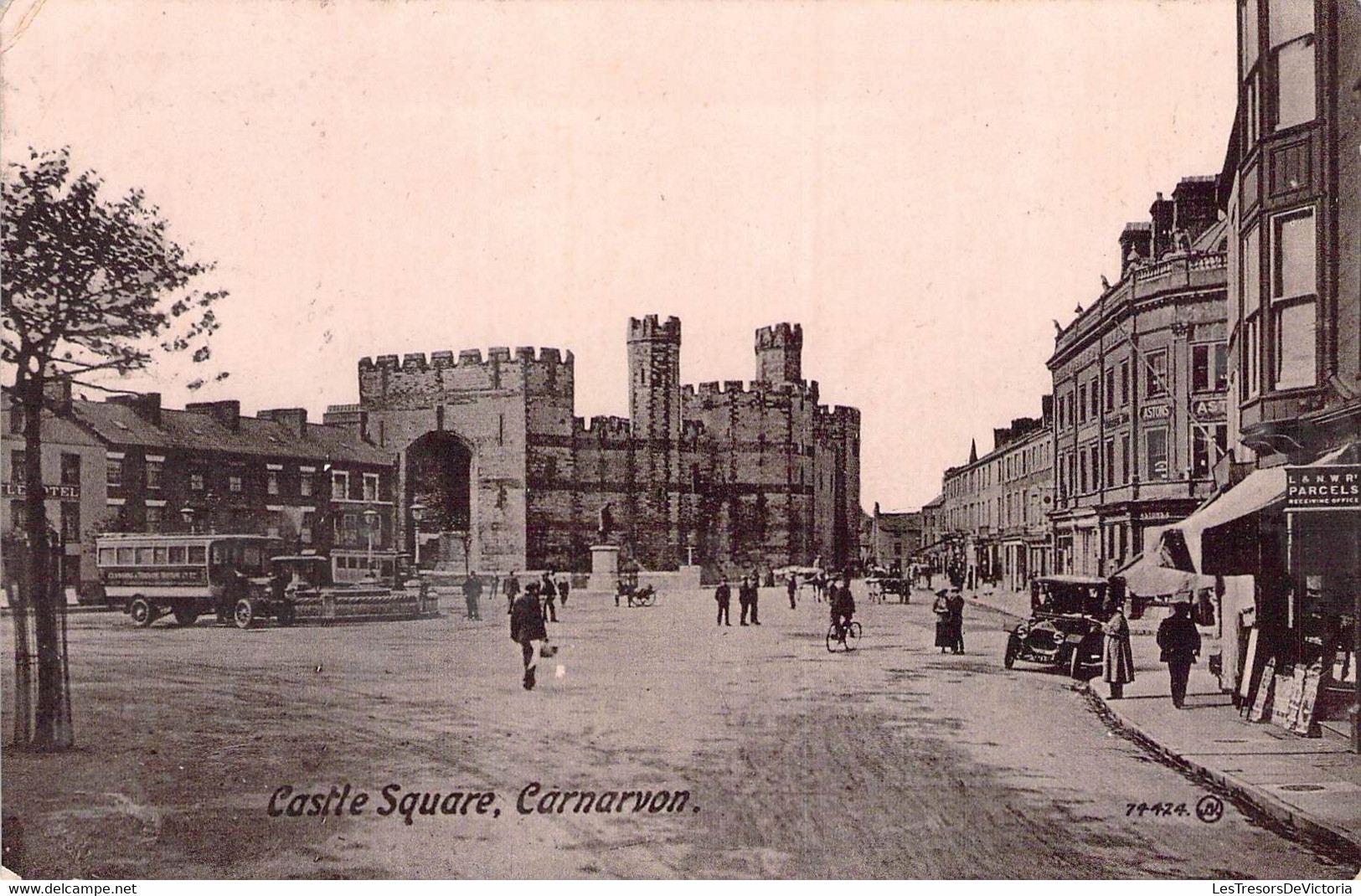 CPA Royaume Uni - Pays De Galles - Caernarvonshire - Carnavon - Castle Square - Valentine's Series - Oblitérée 1926 - Caernarvonshire
