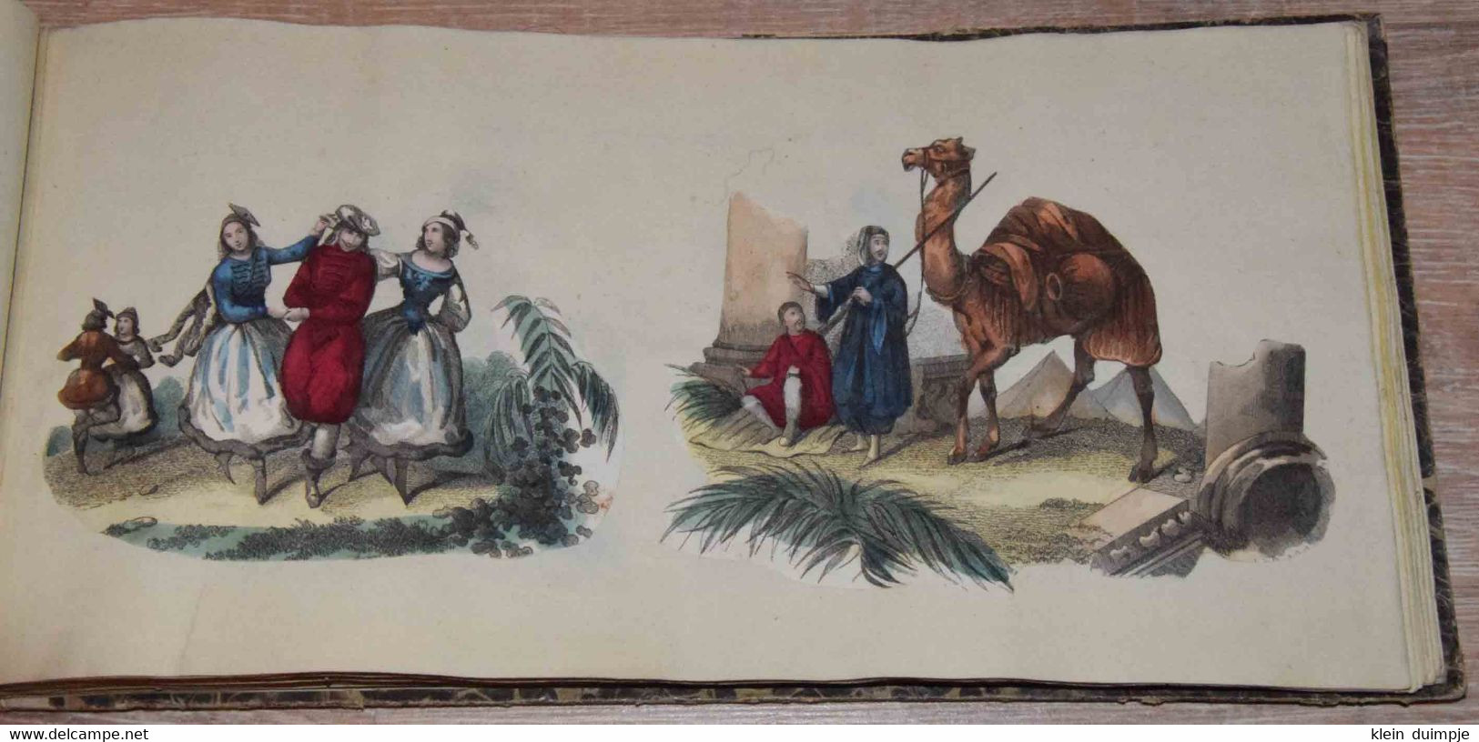 Boekje Met Oude Gravures Met De Hand Ingekleurd. ZIEN ZIEN ZIEN Livre Avec Gravures Colorée à La Main. VOIR VOIR VOIR!!! - Gouaches