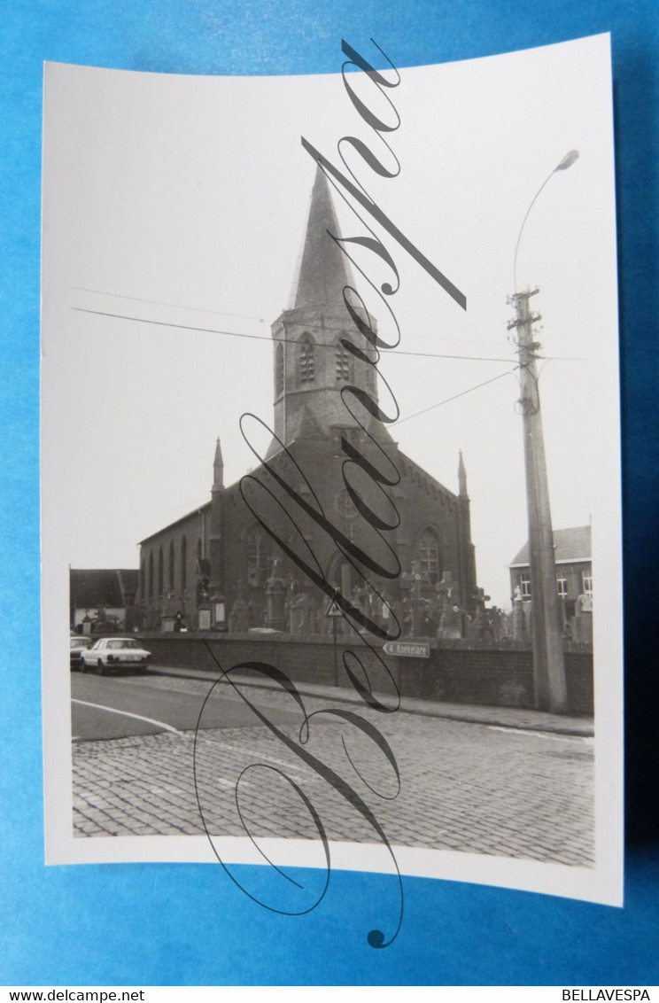 Moere Kerk St Nicolas   Foto-Photo Prive,opname 05/04/1986 - Gistel