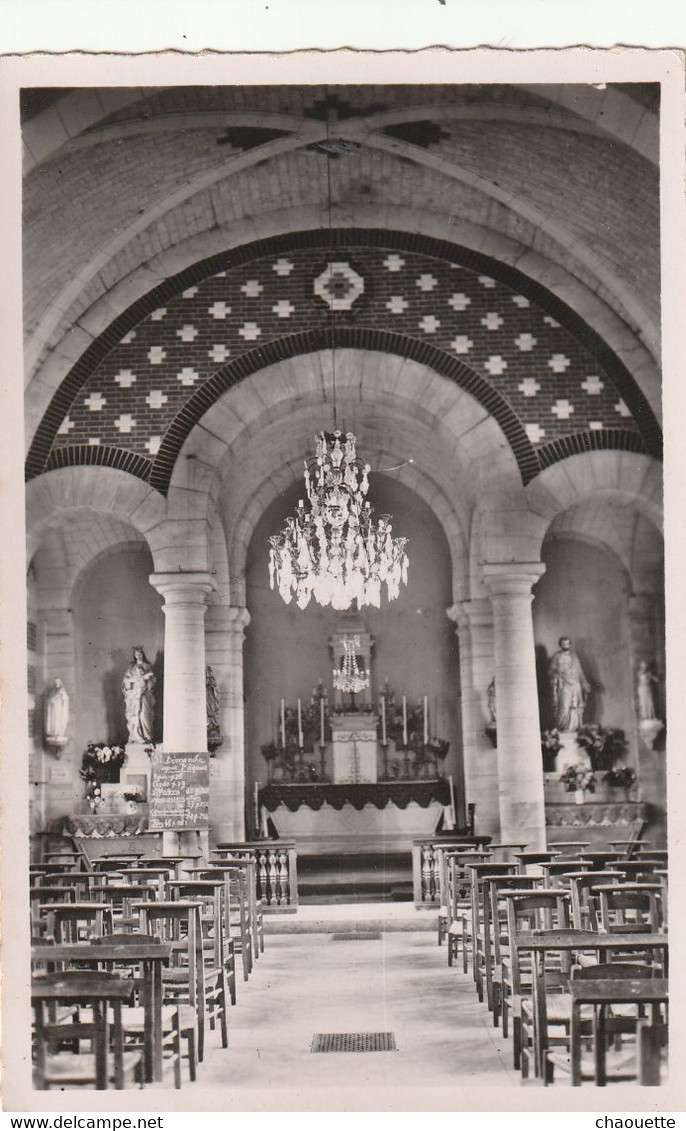 MENUCOURT     Interieur De L Eglise   Edit  Arthur  No.2 - Menucourt