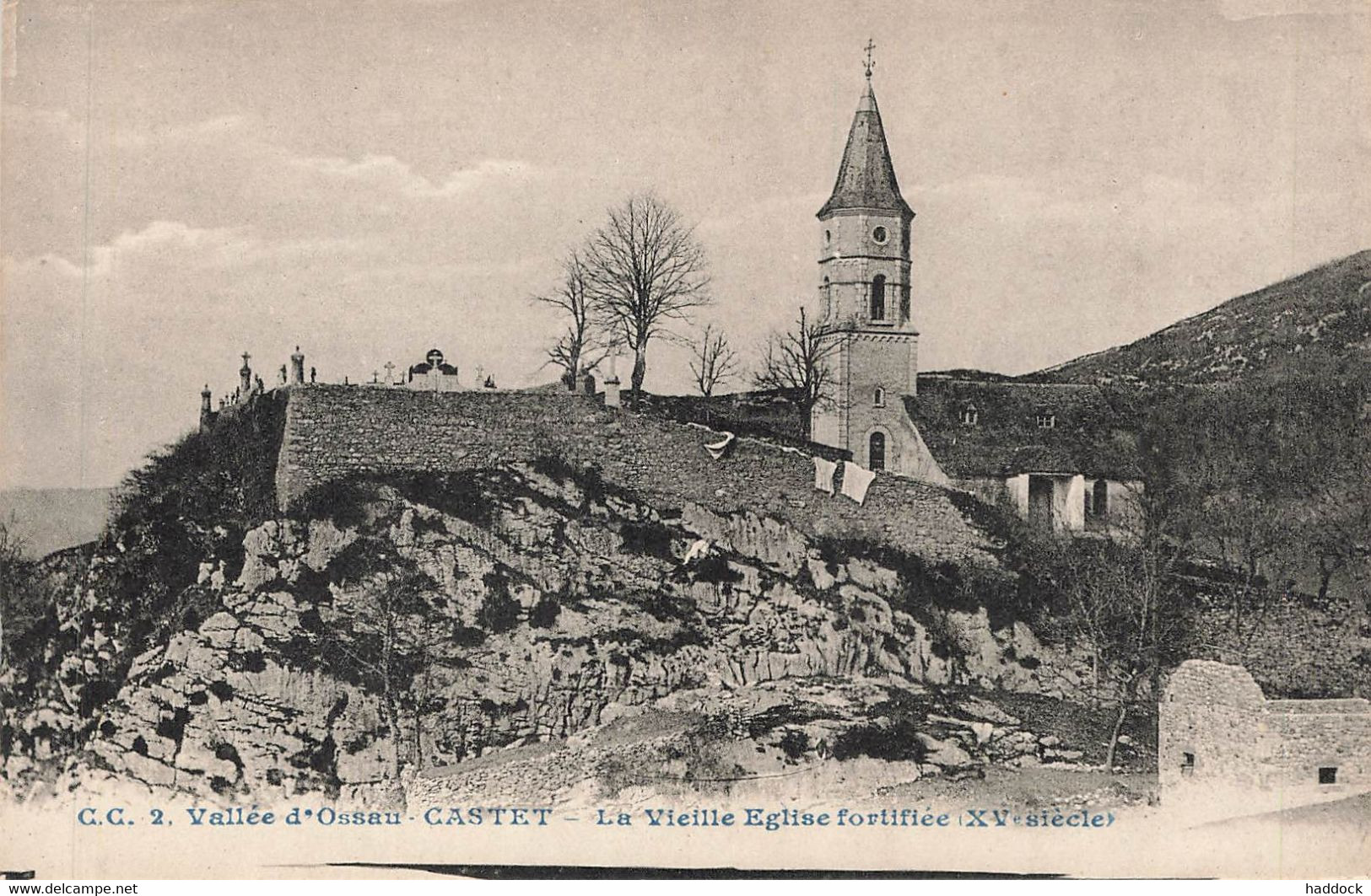 CASTET : LA VIEILLE EGLISE FORTIFIEE - Castets