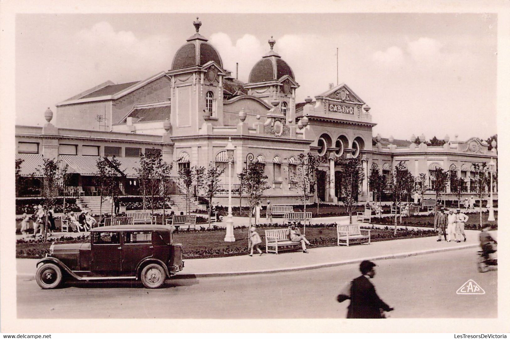 CPA - FRANCE - 44 - LA BAULE - Le Casino - Voiture - 51 - Real Photo SRASBOURG - Animée - La Baule-Escoublac