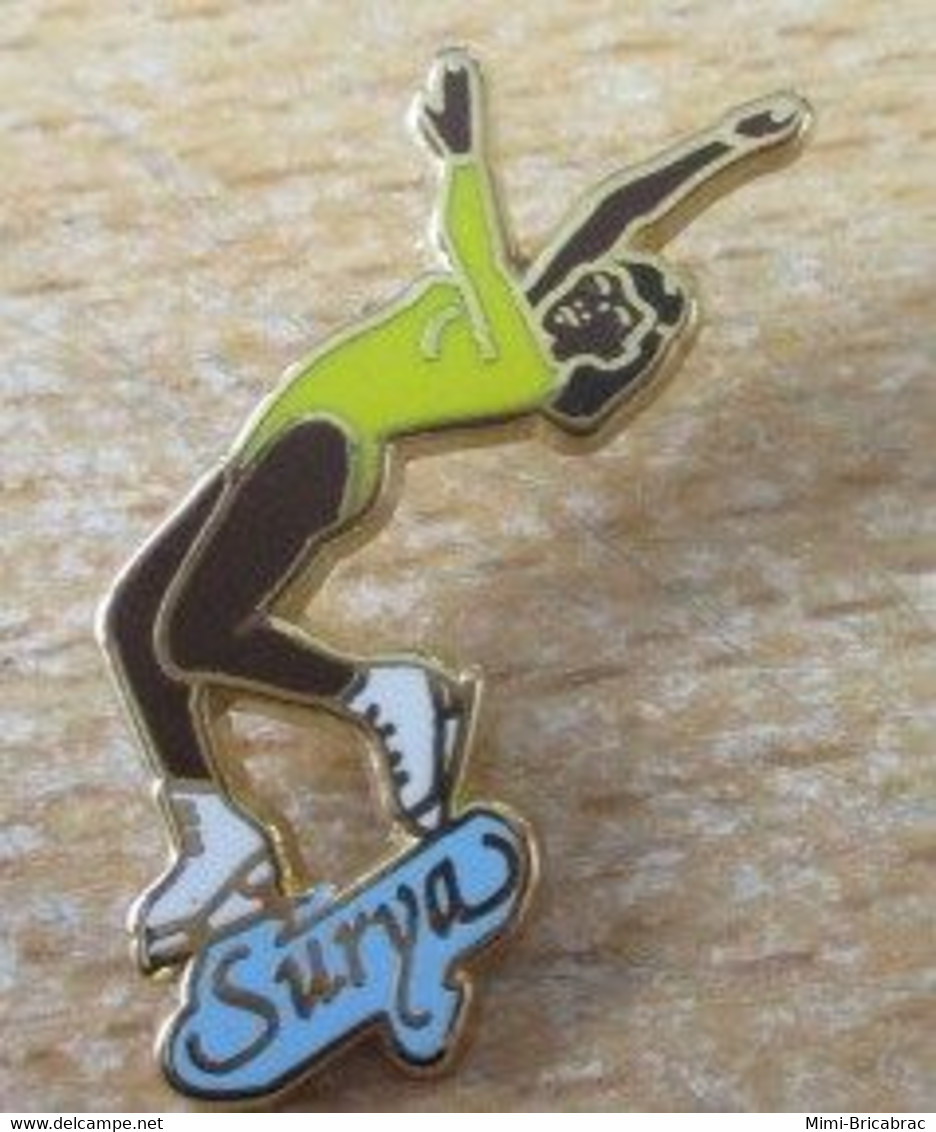 116b Pin's Pins / Beau Et Rare / SPORTS / Attention La Chute ! PATINAGE ARTISTIQUE SURYA BONALY Par STARPIN'S - Pattinaggio Artistico