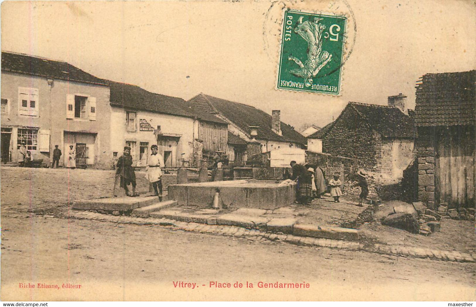 VITRE Place De La Gendarmerie (lavandière) - Vitrey-sur-Mance