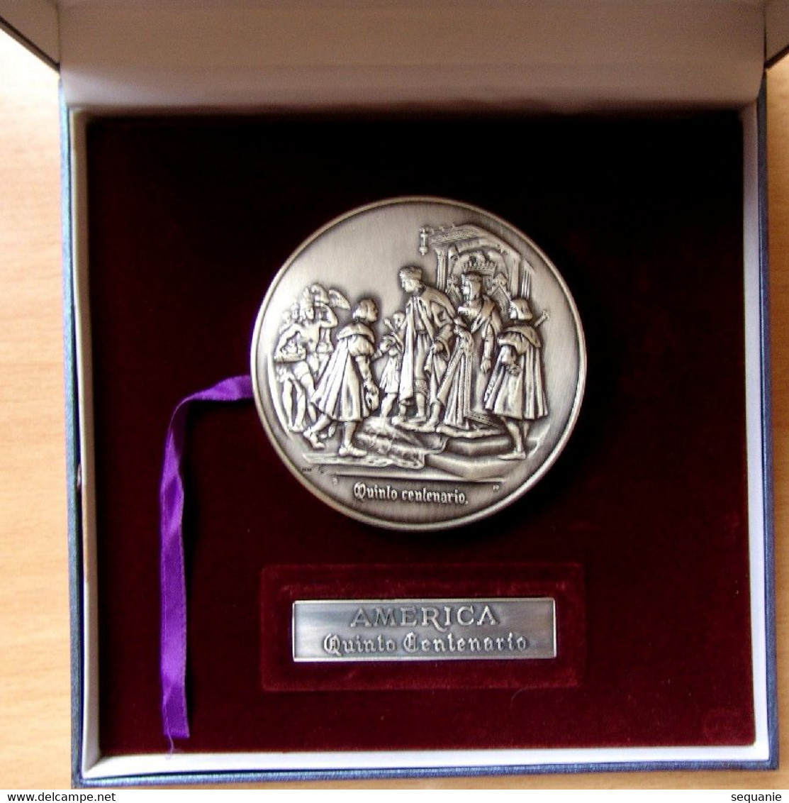 Coffret Avec Médaille Contenant Le Journal De Christophe Colomb QUINTO CENTENARIO DIARIO DE COLON 1492-1992 - Profesionales/De Sociedad
