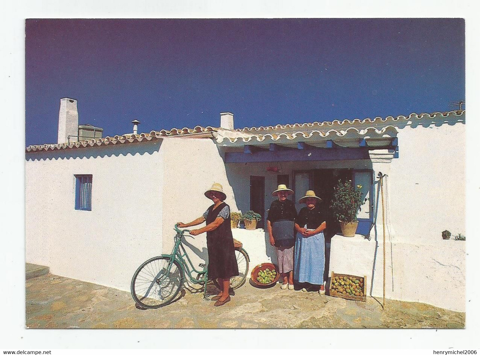 Espagne Espana Islas Baleares Formentera Femmes Devant Maison Ed Photo Beni Trutmann - Formentera