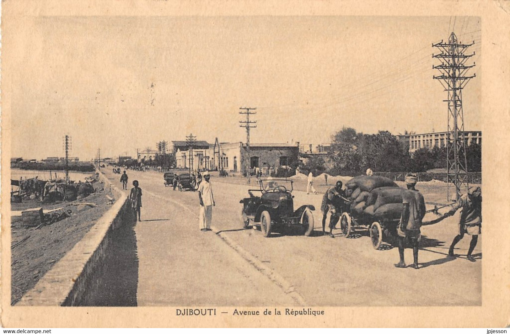 DJIBOUTI - AVENUE DE LA REPUBLIQUE - CHARIOT, AUTOMOBILE - Djibouti